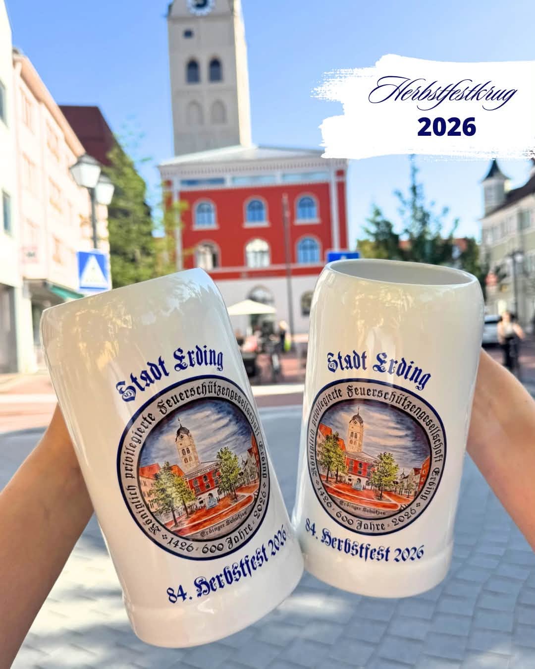 Herbstfestkrug 2026 Präsentation des Herbstfestkrug 2026 vor dem Friedrich-Fischer-Platz in Erding